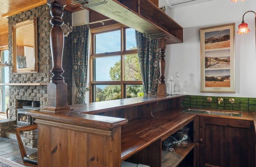 Encounter Bay House | Rustic Cottage with amazing views !, Rustic cottage with amazing views over the bay