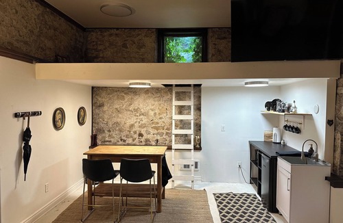 Elora Apartment | Rustic Escape - Private Suite in Downtown Elora