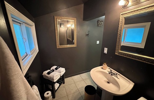 Elora Apartment | Rustic Escape - Private Suite in Downtown Elora