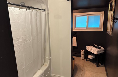 Elora Apartment | Rustic Escape - Private Suite in Downtown Elora