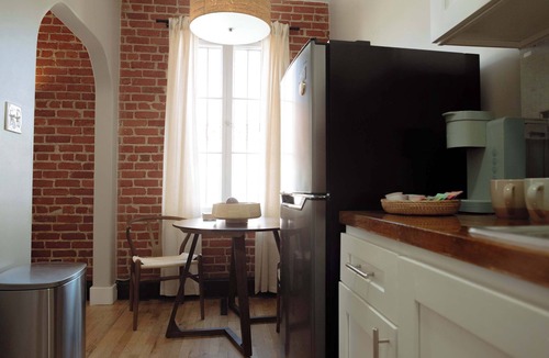 East Hollywood Apartment | Rustic Studio in Los Feliz - Fully Furnished