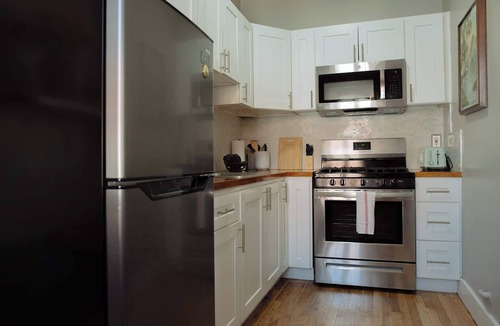 East Hollywood Apartment | Rustic Studio in Los Feliz - Fully Furnished