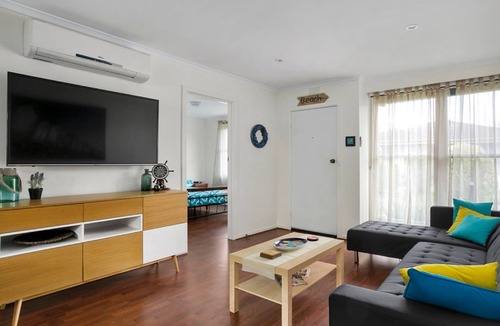 Rye House | Rye Beachfront Gem - Spacious Bayside unit