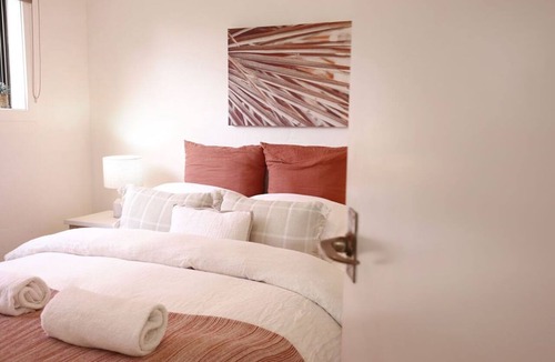 Waterhouse House | Sabi@Robe - Garden Retreat - 300m from Long Beach