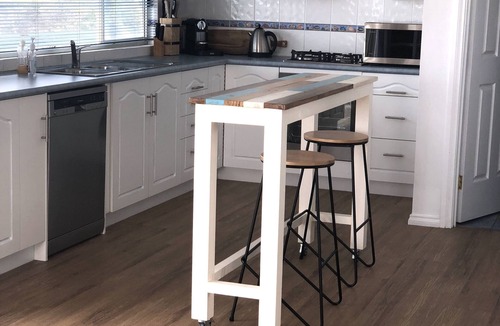 Middleton House | Sable Blanc on Newell - dogs allowed - 3 min walk to the beach & fabulous views.