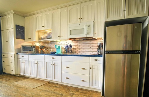 Red Hook Apartment | Sail Away II-WOW Beachfront to Paradise and Remodeled. GENERATOR on property.
