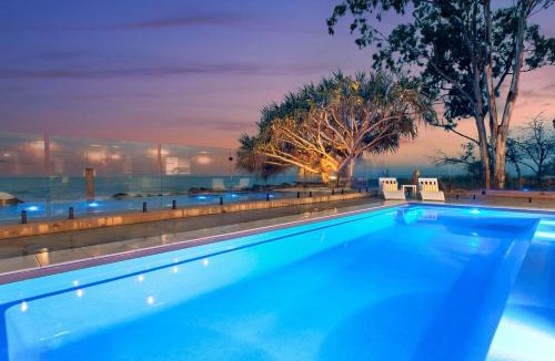 Traviston House | Salt & Stone Villas - on the beach, pets by app