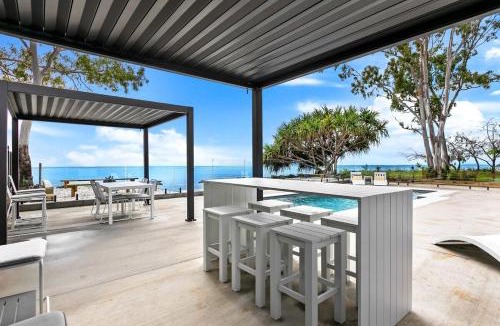 Traviston House | Salt & Stone Villas - on the beach, pets by app