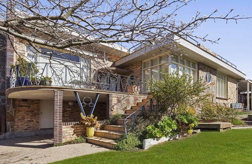 Rye House | Saltwater VILLA -5 bed, 12m heated* POOL -foxtel, billiards, BONUS* OFFERS 2026.