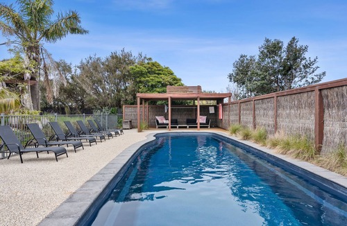 Rye House | Saltwater VILLA -5 bed, 12m heated* POOL -foxtel, billiards, BONUS* OFFERS 2026.