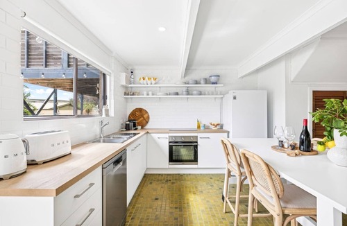 Silver Sands House | Saltys Silver Sands ~ A Playful Coastal Hideaway