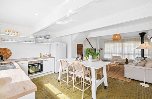Silver Sands House | Saltys Silver Sands ~ A Playful Coastal Hideaway