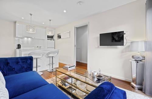 Macarthur House | Samanda's- 4pm check out Sundays|Modern|Cosy|Private|Bush Walks