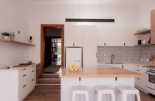 Hobart Central Business District House | Sandy Bay splendour - Steps from the seaside