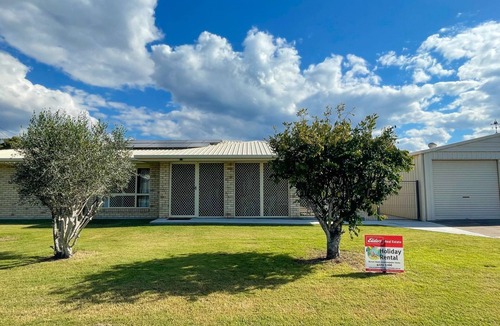Burrum Heads House | Sandy Paws - Burrum Heads- Walk to Beach -3BR- Aircon-Pool table