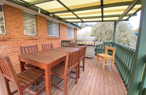 Scullin House | Scullin 3BR House (Free WiFi, Netflix, Apple TV, Parking, Patio)