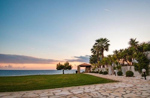 Vromonerion House | Sea-front Estate Navarino Baths