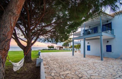 Vromonerion House | Sea-front Estate Navarino Baths