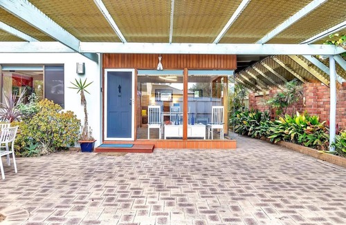 Brighton House | Sea J's Brighton - Local Charm and Beachside Flair