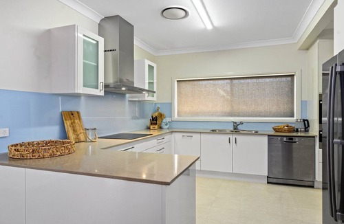 Sawtell House | SEA PINE COTTAGE AND STUDIO - Village location, walk to shops and beach