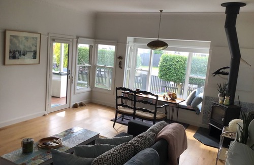 Queenscliff Apartment | Sea views.Wood fire.50 metres to water.Luxury.King bed. Lounge,Kitchen,veranda .