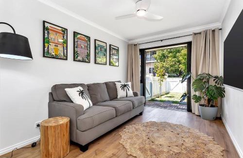 Seacliff House | Seacliff Haus - Walk to Beach, Jetty & Local Dining