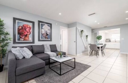 Wilton Manors Apartment | Seaside Serenity: 2BR/2BA Oasis in Fort Lauderdale
