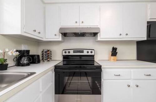 Wilton Manors Apartment | Seaside Serenity: 2BR/2BA Oasis in Fort Lauderdale