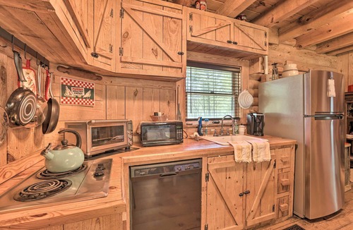Hueytown Cabin | Secluded Cabin w/Fishing Pond near Hunting!