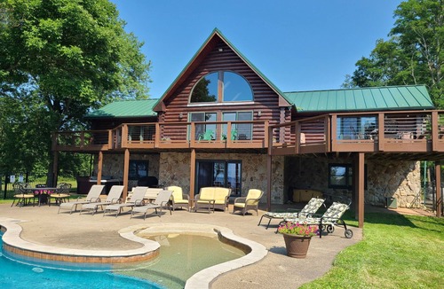Westfield House | Secluded Lake front log cabin home in Chautauqua County