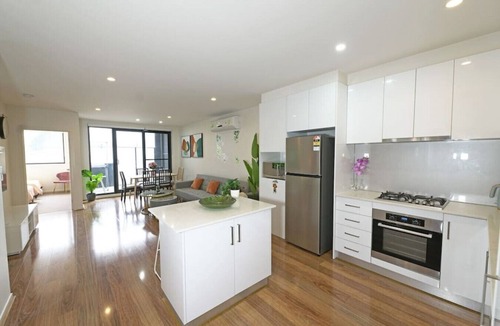 Preston Apartment | Self contained Apartment w/Parking near everything