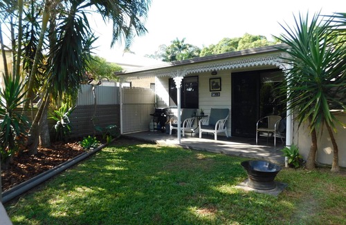 Bli Bli Cottage | Separate Cottage & Cabin pet friendly yards, covered patios, carports .