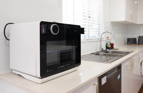 Boondall House | Serene Loft- Close to airport (Free garage parking)
