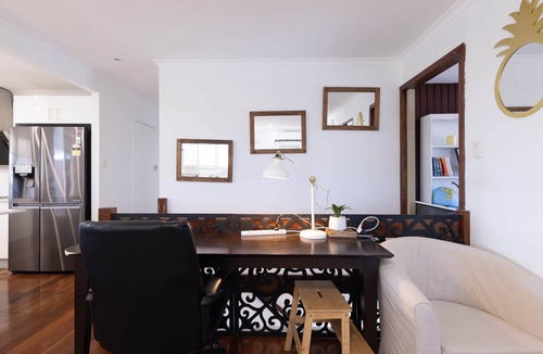 Boondall House | Serene Loft- Close to airport (Free garage parking)