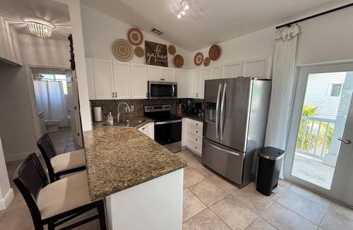 Alice Town Condo | Serene Oceanfront Escape