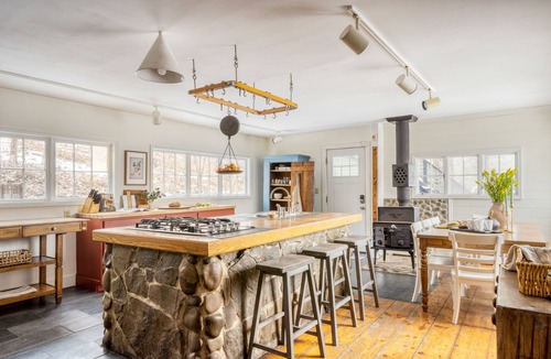 Catskill Villa | Shakespeare on the Hudson by AvantStay | Two Home Buyout on the Hudson River