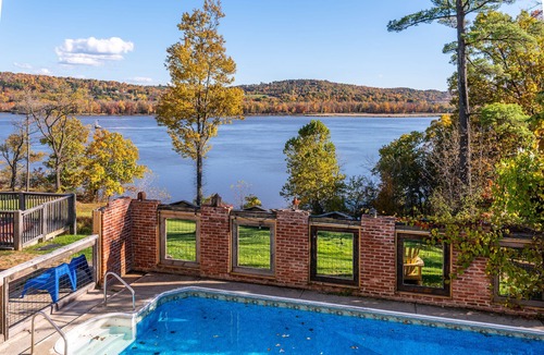 Catskill Villa | Shakespeare on the Hudson by AvantStay | Two Home Buyout on the Hudson River