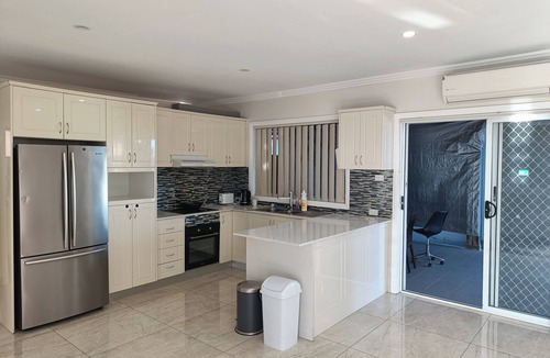 Guildford West House | SHARED ACCOMODATION | Spacious & Comfortable Queen Room with Heating and A/C