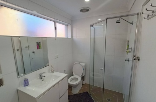 Guildford West House | SHARED ACCOMODATION | Spacious & Comfortable Queen Room with Heating and A/C