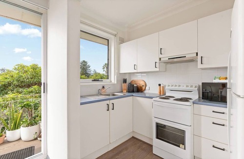 Dee Why Apartment | Shoreleaf Haven Moments from Waves and Seaside Eats