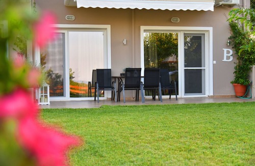 Agios Nikolaos Apartment | Siggos Suites B awaits