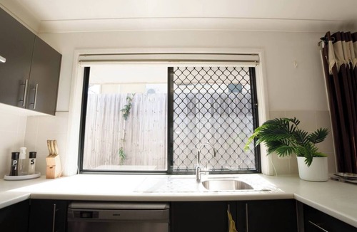Calamvale House | Simple & Comfortable 2 bedrooms