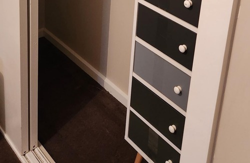 Alfredton House | Single room with private bathroom walking distance to Victoria Park.