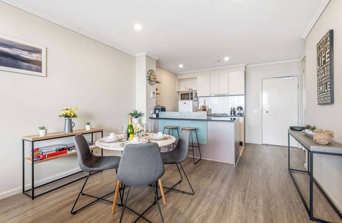 Southbank Apartment | Skyline Escape Melbourne| Pool,Gym & Walk to Crown