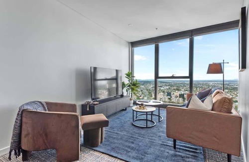 Brisbane Central Business District Apartment | SkyRise Style! 1Bed/1Bath/1Car/VIEWS! ~ CBD