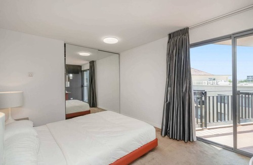 Kingston Apartment | Sleek 2-Bed Apartment in Vibrant Kingston