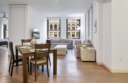 Downtown Buffalo Apartment | Sleek Buffalo /Niagara Condo with free parking- 9 mins to Buffalo General Hospital