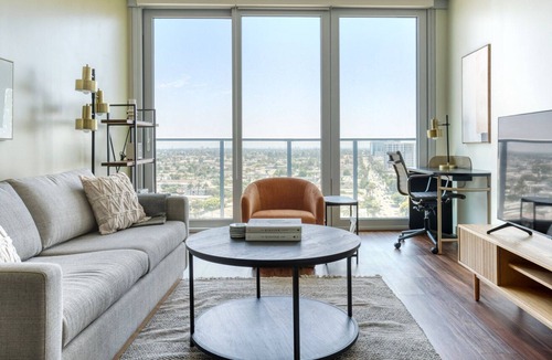 East Village Apartment | Sleek Long Beach 1BR, w/ Gym & Pool