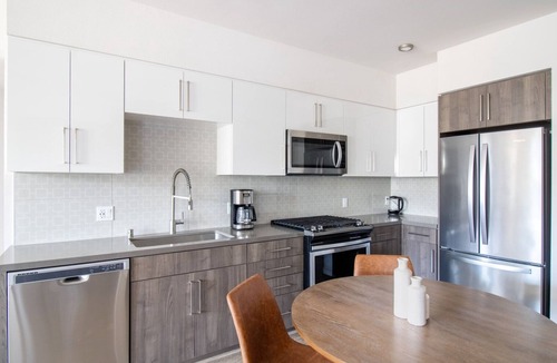Milpitas Apartment | Sleek Milpitas 1BR w/Gym, Pool, walk to BART + Great Mall, by Blueground