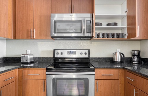 East San Mateo Apartment | Sleek San Mateo 2BR w/Pool & Gym, easy highway access, by Blueground